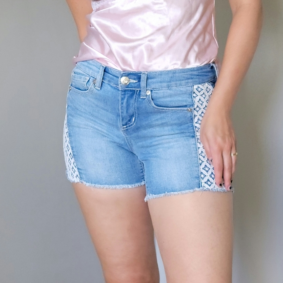Seven7 Lace Denim Light Wash Jean Short - Picture 8 of 8